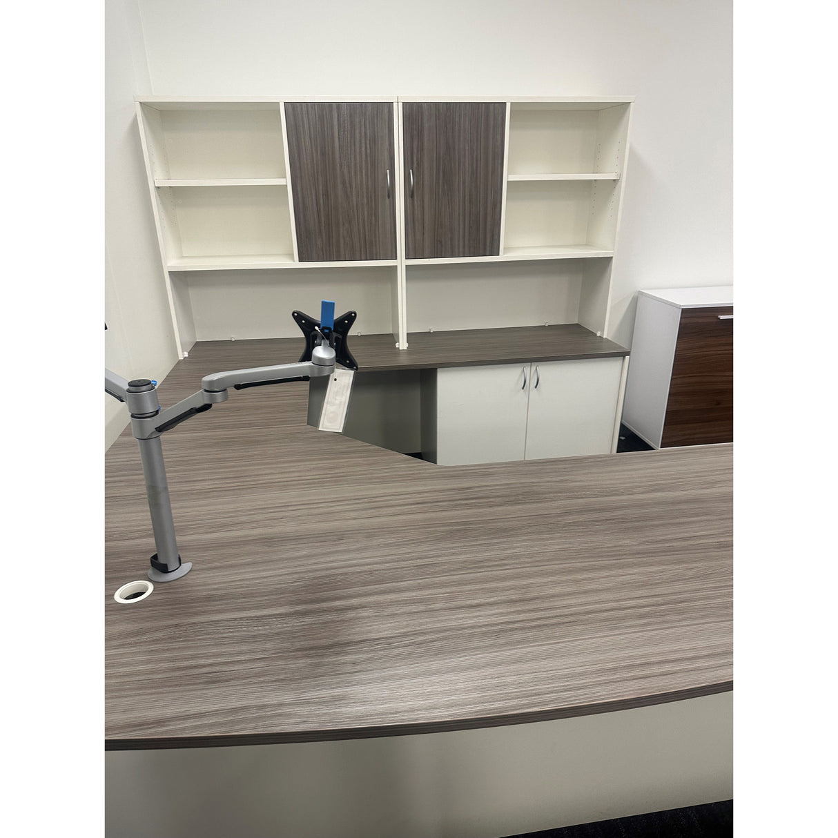 Clearance Lincoln Executive Setting