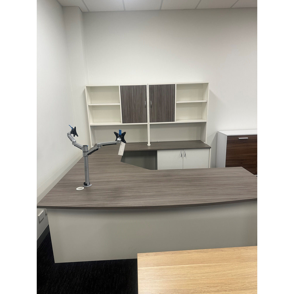 Clearance Lincoln Executive Setting